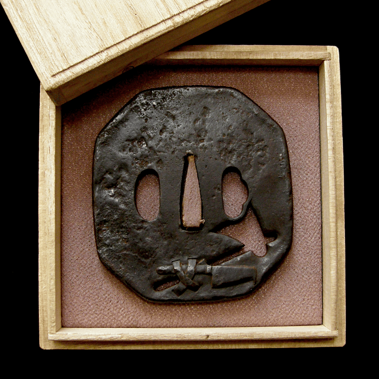 鉄鐔 赤銅覆輪 江戸時代 正阿弥系 山に猪の図 - コレクション